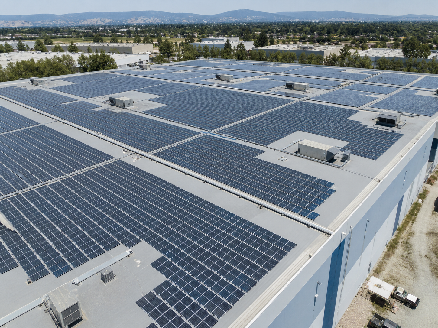 Large scale commercial solar installation on an industrial rooftop